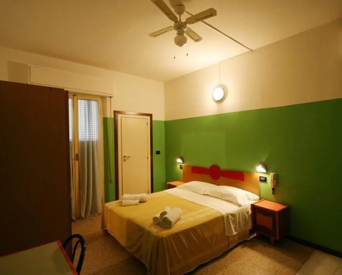 Hotel Berna 리미니 0*,